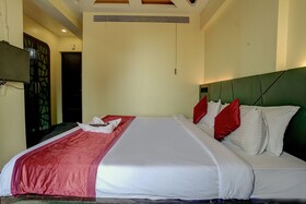 Hotel RR Suites - Near LODHA Xperia Mall