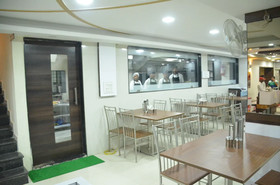 Hotel Royal Treat