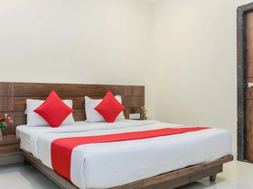 OYO 22692 Flagship Strand Resort