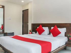 OYO 22692 Flagship Strand Resort