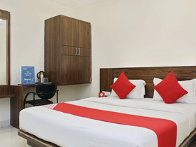 OYO 22692 Flagship Strand Resort