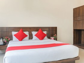 OYO 22692 Flagship Strand Resort