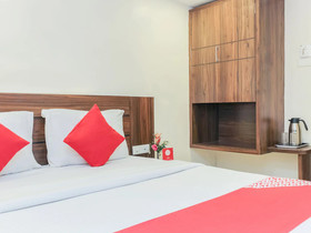 OYO 22692 Flagship Strand Resort