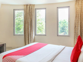 OYO 22692 Flagship Strand Resort