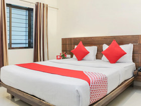 OYO 22692 Flagship Strand Resort