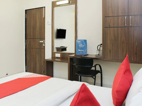 OYO 22692 Flagship Strand Resort