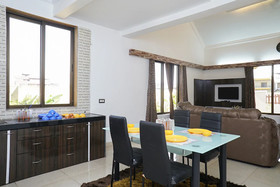 OYO Home 22738 Gorgeous 4BHK Lonavala