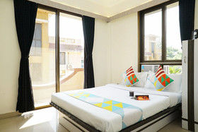 OYO Home 22738 Gorgeous 4BHK Lonavala