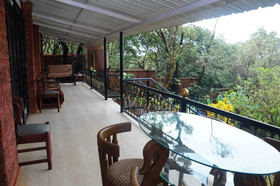 Hotel Godai Girikunj