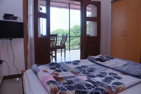Hotel Godai Girikunj