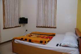 Hotel Godai Girikunj