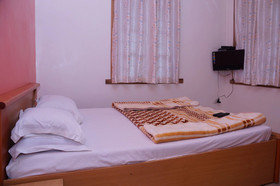 Hotel Godai Girikunj