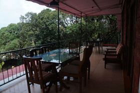 Hotel Godai Girikunj