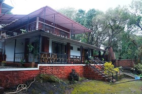 Hotel Godai Girikunj