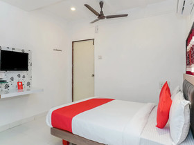 Hotel Gurukrupa by OYO Rooms