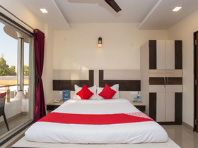 Hotel Royal Hills by OYO