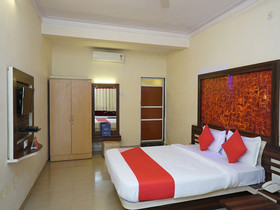 Shivneri Motels by OYO