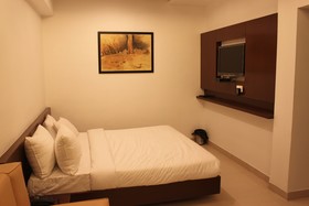 Hotel Loharkars by JK Rooms