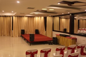 Hotel Loharkars by JK Rooms