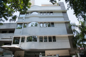 Peanut Hotel by OYO Rooms