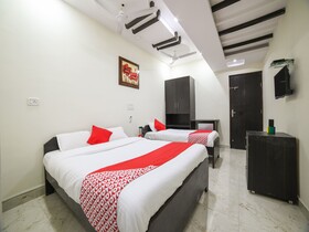 Ruchira Villa by OYO
