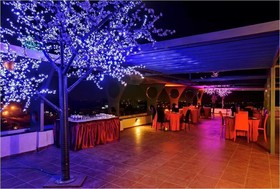 Hi5 Hotel & Experience