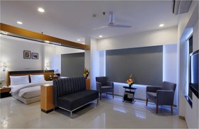 Hi5 Hotel & Experience