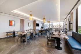 7 Apple Hotel Mahape