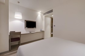 7 Apple Hotel Mahape