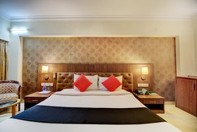 Capital O 48073 K Star Hotel