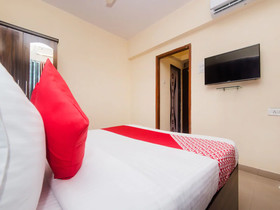 Oyo 16021 Airoli Apartments