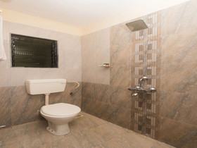 Oyo 16021 Airoli Apartments