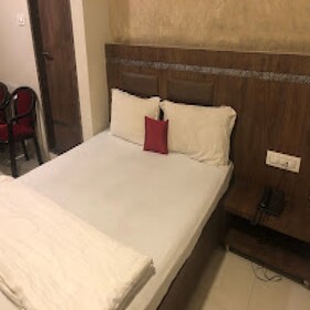 Hotel Metro Palace