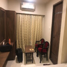 Hotel Metro Palace