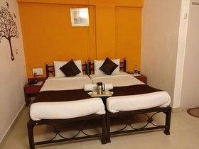 OYO 1065 Hotel HMR Royal Inn