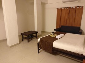 OYO 1065 Hotel HMR Royal Inn