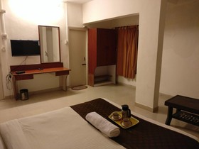 OYO 1065 Hotel HMR Royal Inn
