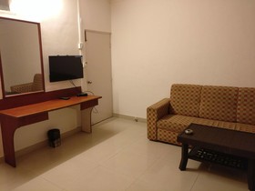 OYO 1065 Hotel HMR Royal Inn