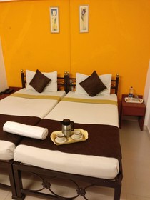 OYO 1065 Hotel HMR Royal Inn