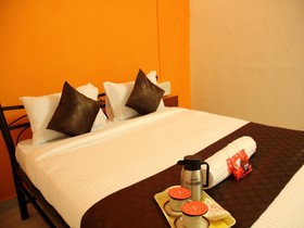 OYO 1065 Hotel HMR Royal Inn