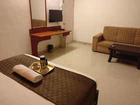 OYO 1065 Hotel HMR Royal Inn