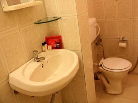 OYO 1065 Hotel HMR Royal Inn
