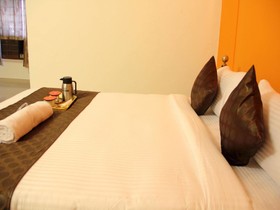 OYO 1065 Hotel HMR Royal Inn
