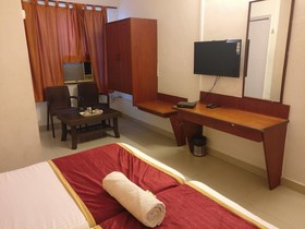 OYO 1065 Hotel HMR Royal Inn