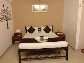 OYO 1065 Hotel HMR Royal Inn