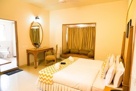 FabHotel Rajwada