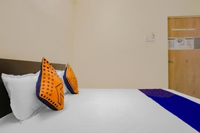 Hotel Royal by OYO Rooms