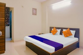 Hotel Royal by OYO Rooms