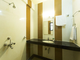 Hotel Silver Court By OYO Rooms