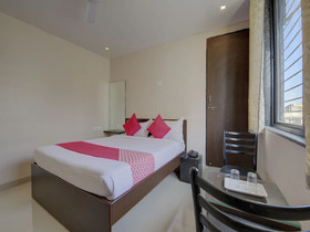 Log Inn Plaza By OYO Rooms